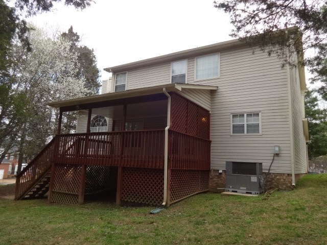 Building Photo - 2400 Brookstone Pl