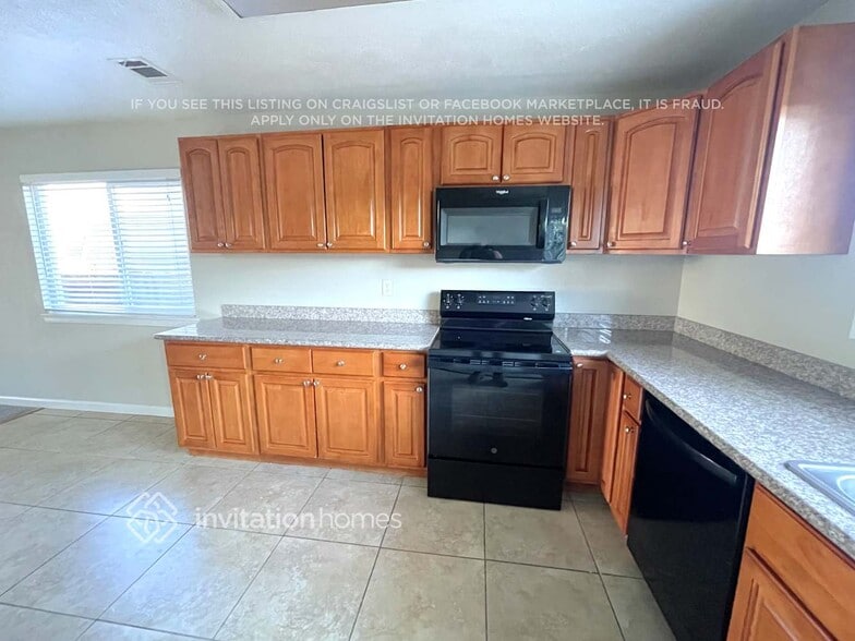 Building Photo - 513 Hummingbird Way