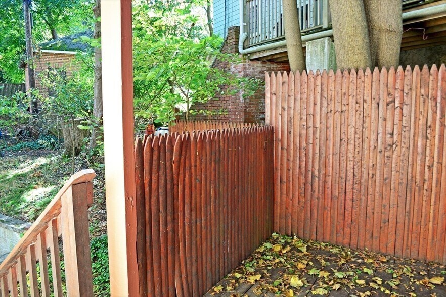 Building Photo - 42 Robinwood Ave