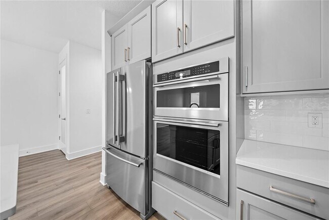 Building Photo - 1856 Crowncrest Dr