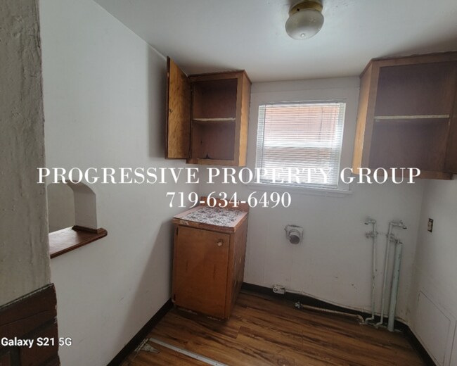 Building Photo - 1515 E Orman Ave