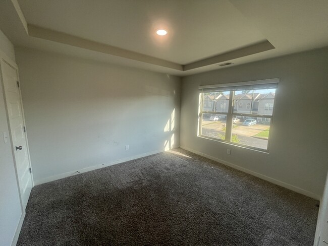 Building Photo - 3 Bed / 2.5 Bath Townhouse for Rent in Cal...