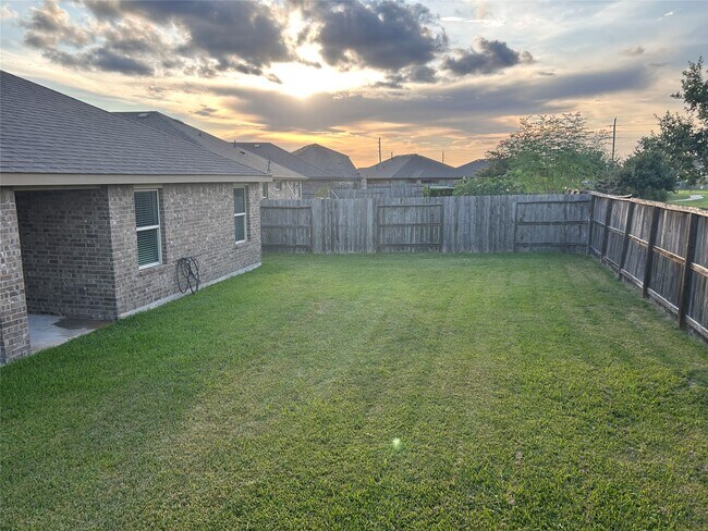 Building Photo - 1402 Central Heights Dr