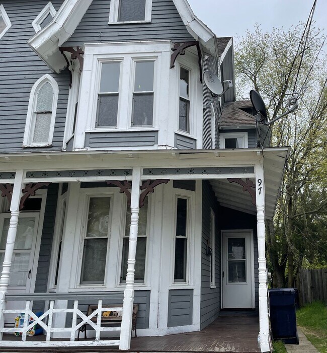 Building Photo - 97 York St