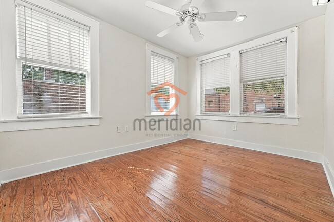Building Photo - 135 1/2 Wentworth Street