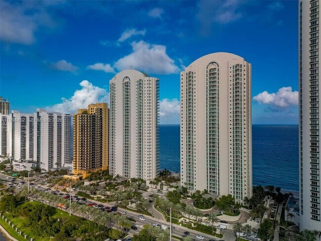 Building Photo - 16047 Collins Ave
