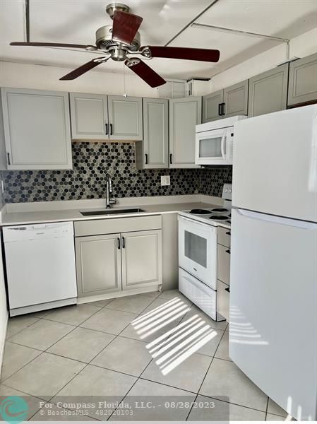 Building Photo - 9920 NW 68th Pl