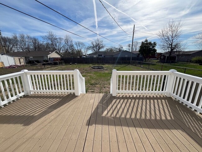 Building Photo - 3 bedroom Ranch