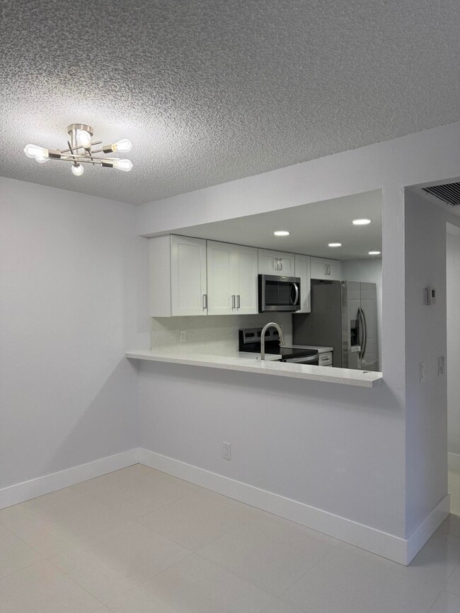 Building Photo - 1041 NW 124th Ave
