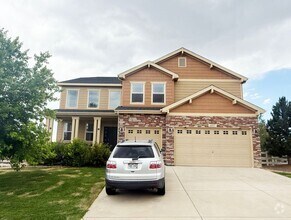 Building Photo - Amazing large 2-Story with open floor plan...