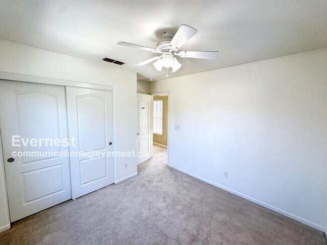 Building Photo - 246 W Recreo Way