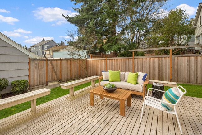 Building Photo - 711 N 68th St