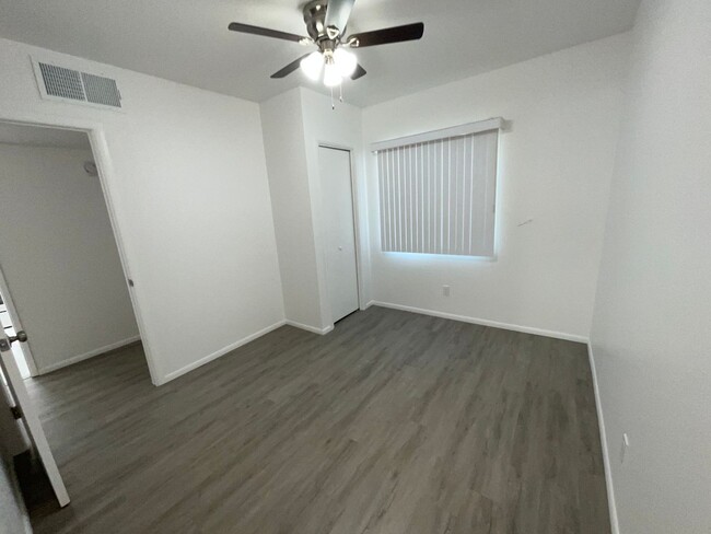 Building Photo - Eastside townhome completely remodeled, he...