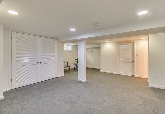 Building Photo - 3-Bed in the Heart of Washington, D.C. – Spacious 1996 Sq Ft with 2 Full Baths!"