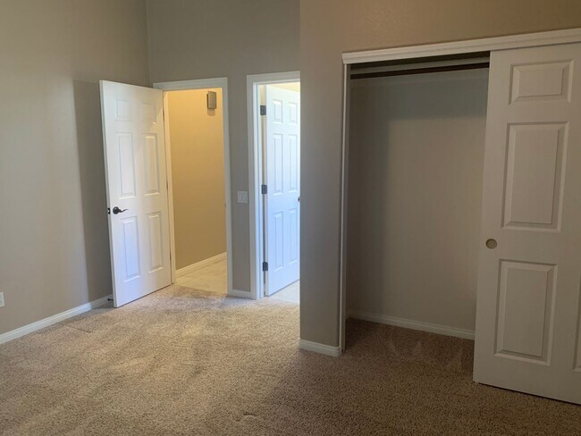 Building Photo - Gated Meticulous Summerlin Home