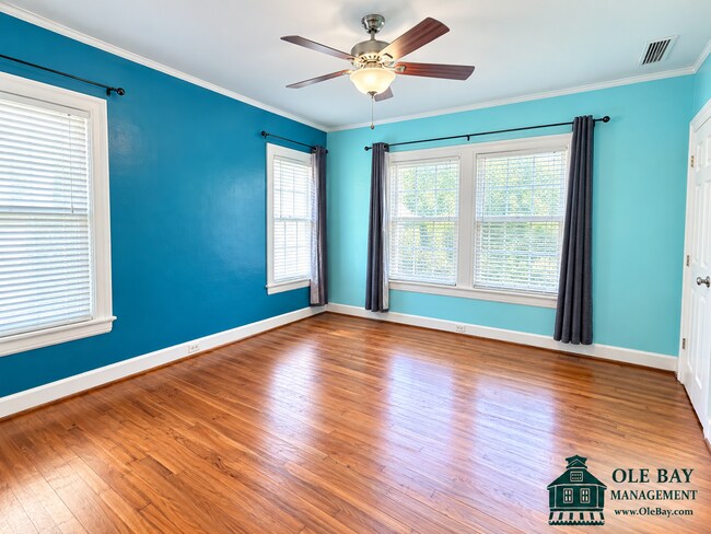 Building Photo - Charming Midtown Cottage