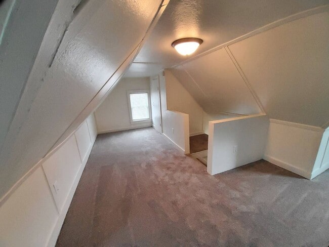 Building Photo - 1368 Cherry St