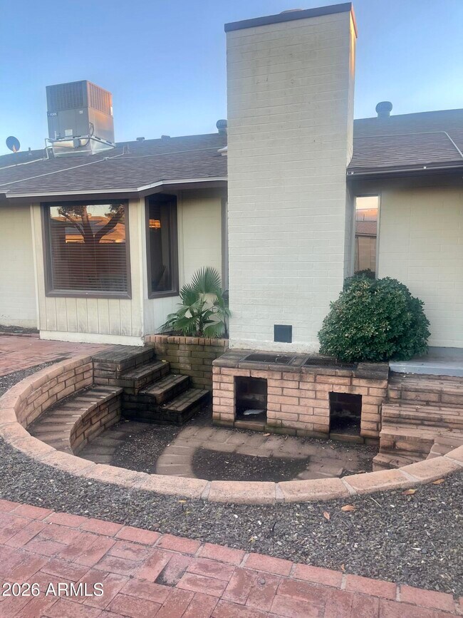 Building Photo - 508 E Angela Dr