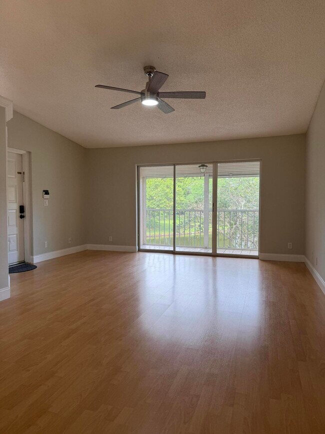 Building Photo - 13811 Oneida Dr