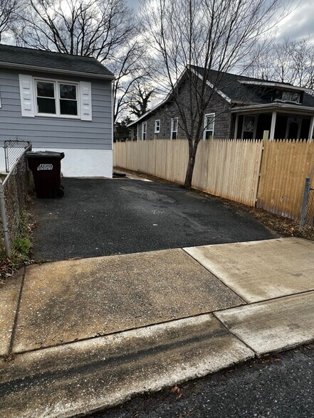 Building Photo - 5407 Quintana St