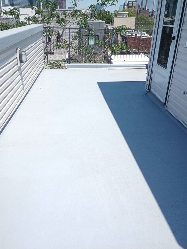 Building Photo - Stunning 4-Bedroom Townhome in Grays Ferry! Available NOW!