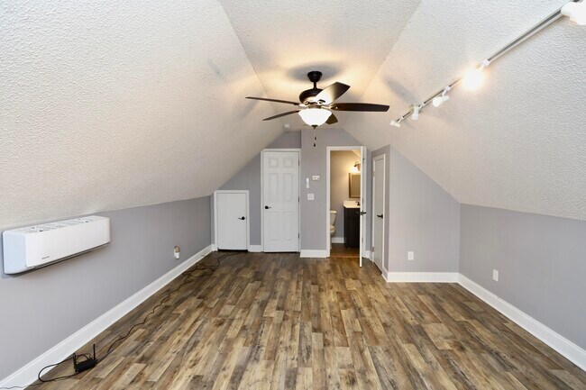 Building Photo - 1855 Beachforest Way