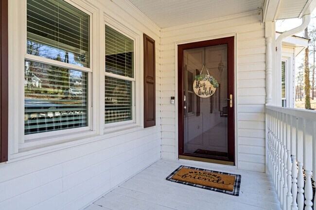 Building Photo - 17 Rock Crest Cir SE