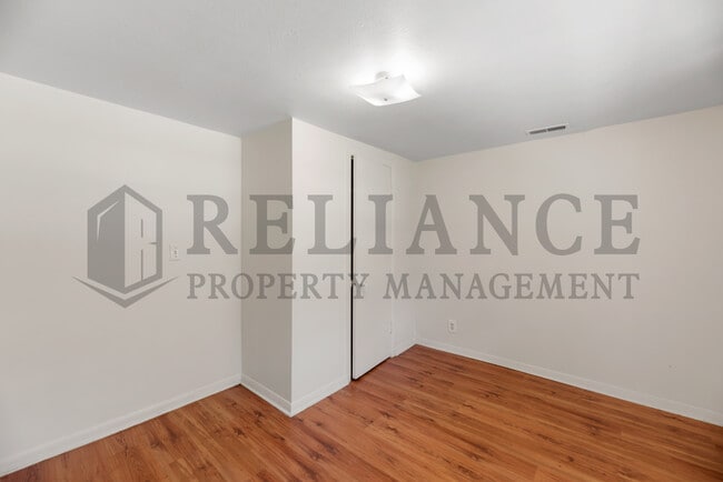 Building Photo - 351 S All Hallows St