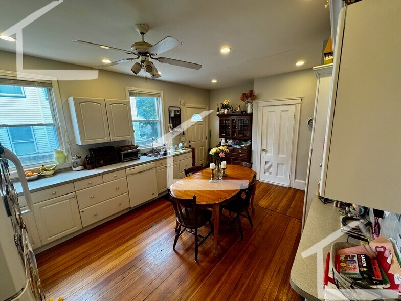 Building Photo - 30 Bentley St