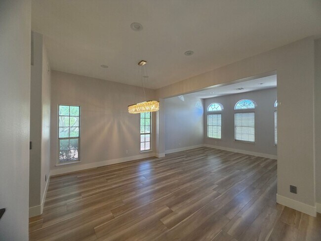 Building Photo - BEAUTIFULLY UPGRADED SINGLE FAMILY HOME - 3 BEDROOM, CORNER LOT WITH VAULTED CEILINGS