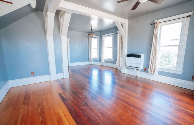 Building Photo - Charming 3-Bedroom Victorian Home in the H...