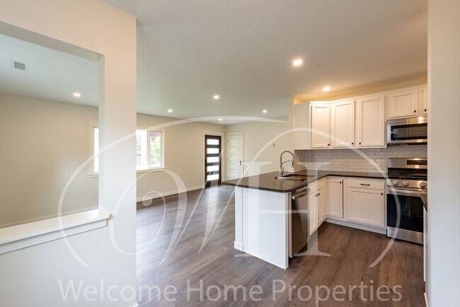 Building Photo - Country Living in Gorgeous 2 Bedroom Home Near Town
