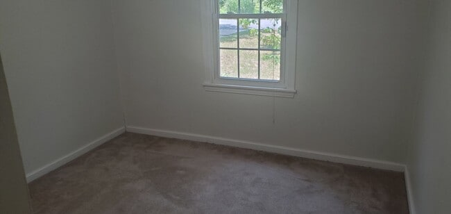 Building Photo - 2 bd, 2 ba house in old SW Columbia, fence...