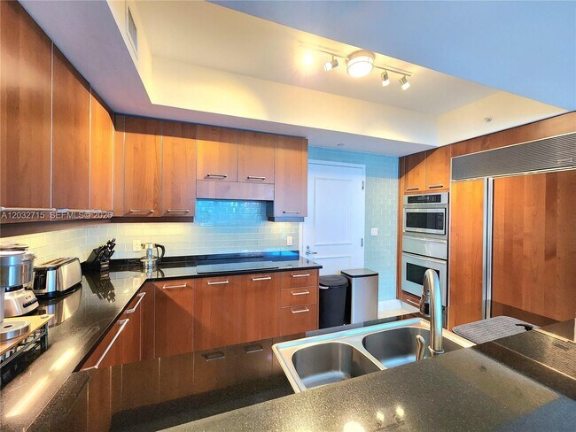 Building Photo - 3101 S Ocean Dr