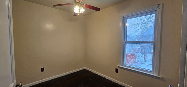 Building Photo - 3 Bed 1 Bath Single Family Home