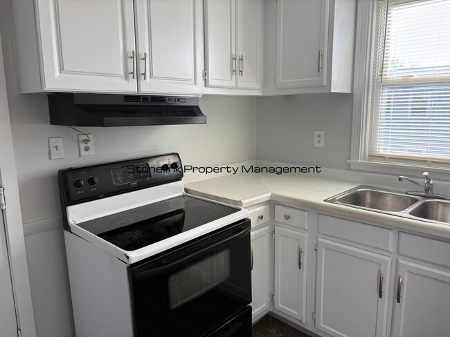 Building Photo - 21 Kenyon Ave