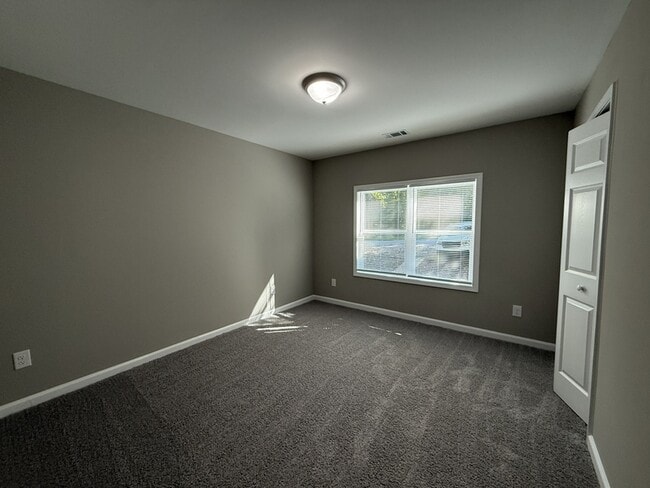 Building Photo - 1021 Sourwood Ct