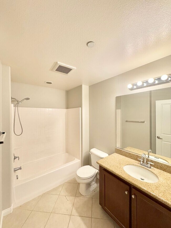 Building Photo - 12336 Hollyhock Dr