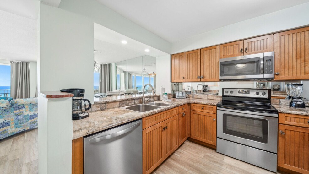 Building Photo - 7205 Thomas Dr