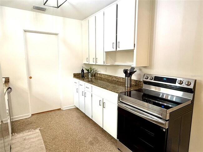 Building Photo - 431 Page St