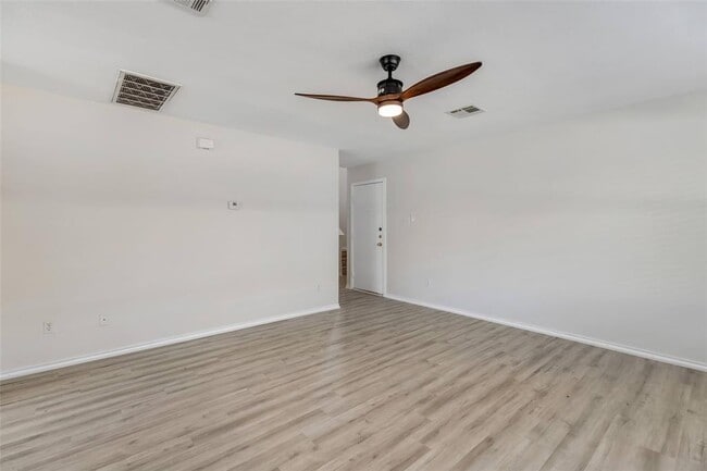 Building Photo - 3207 Barksdale Dr