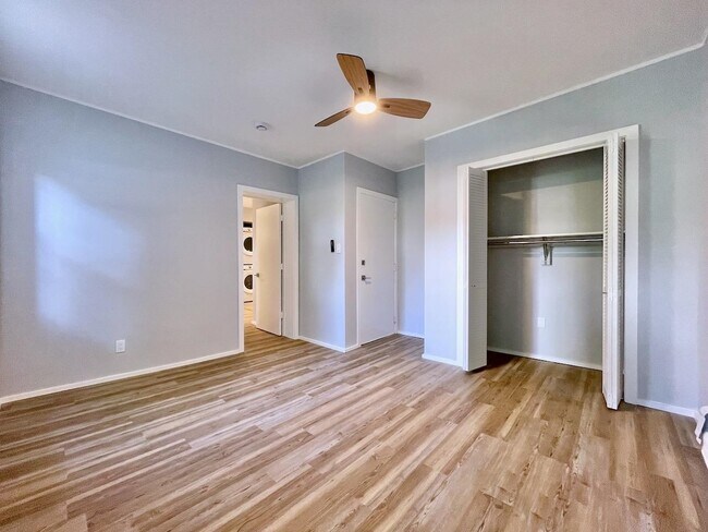 Building Photo - 259 3rd St