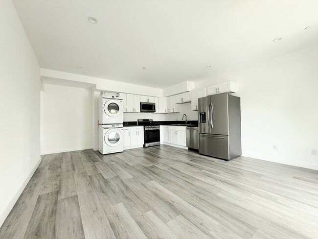 Building Photo - 1260 1/2 Leighton Avenue