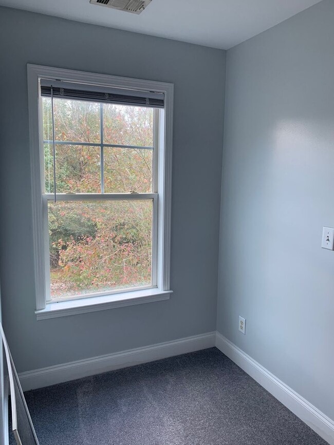 Building Photo - Lovely Eastside Townhome Condo Near Vet School- 3BR/3BATH!