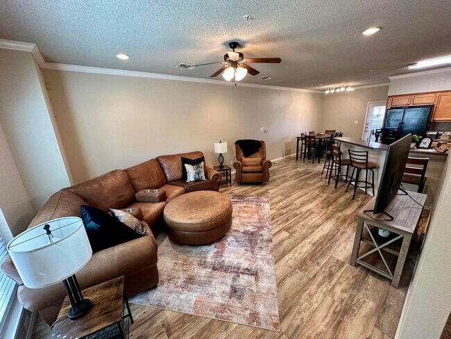 Building Photo - 2108 Main St