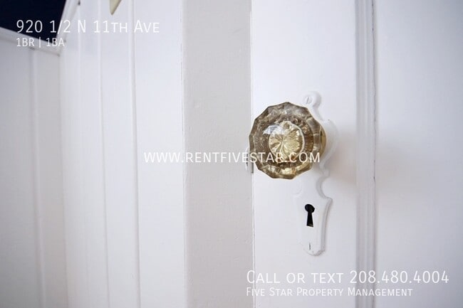 Building Photo - 920 1/2 N 11th Ave-