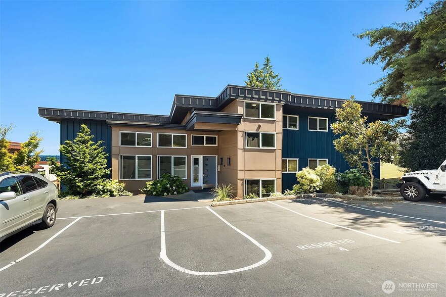 Building entrance - 3825 NE 155th Pl