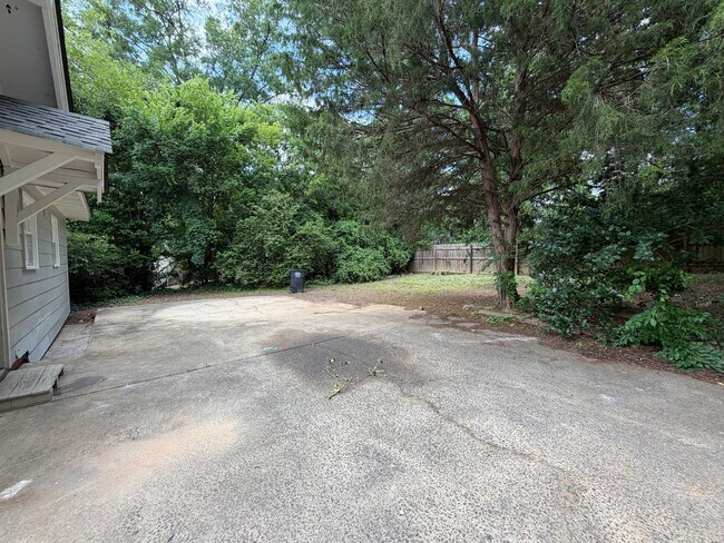 Building Photo - 2/2 House in Old East Rome $1,450
