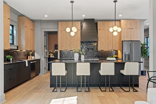 Building Photo - 807 W Park Ave