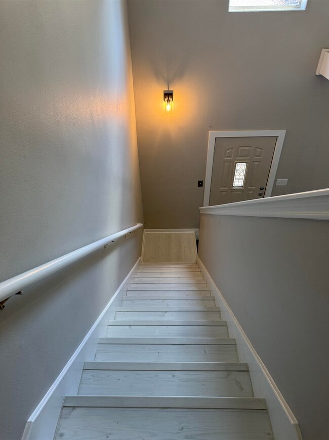 Building Photo - 2445 Monarch Dr